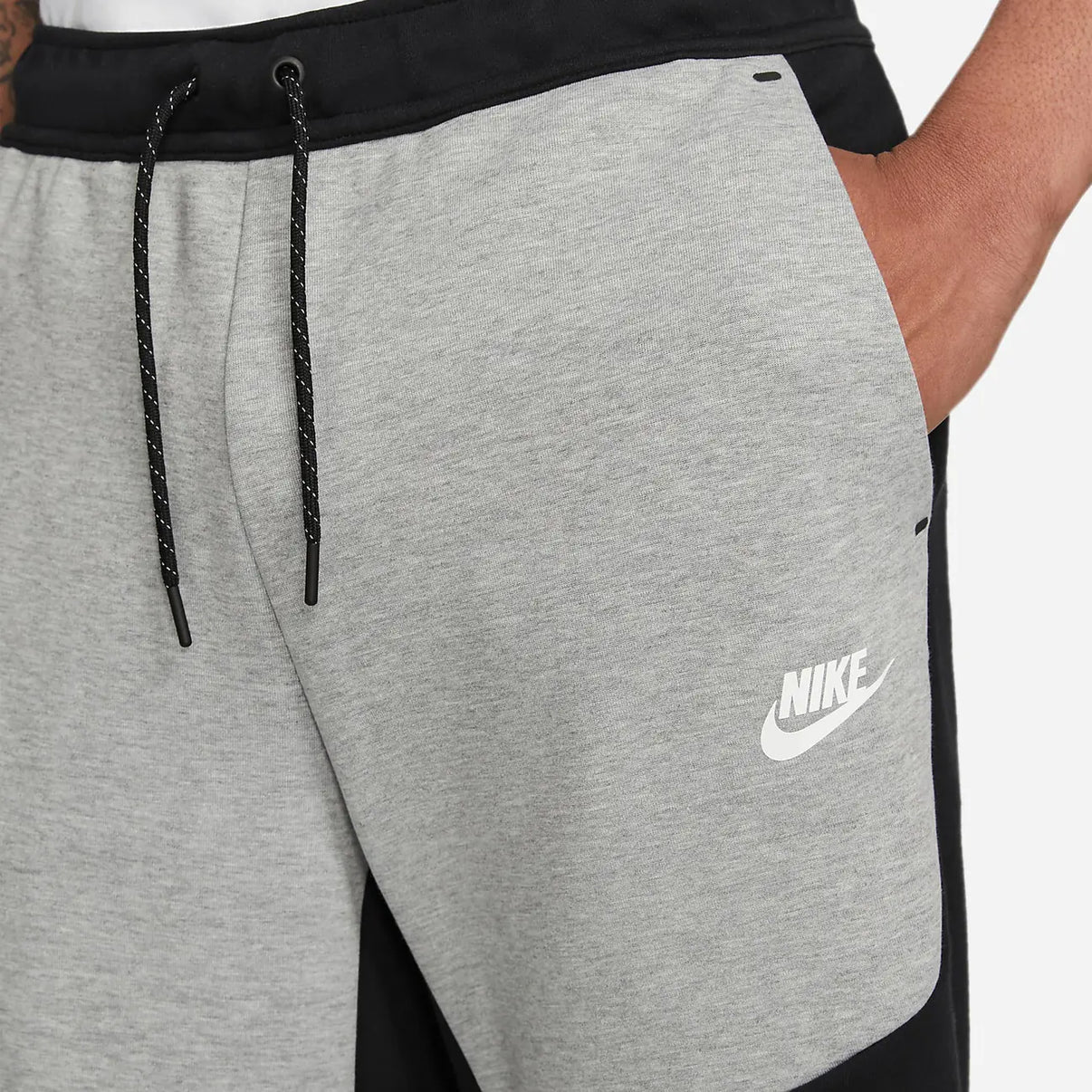 NIKE TECH FLEECE JOGGER - GREY/BLACK