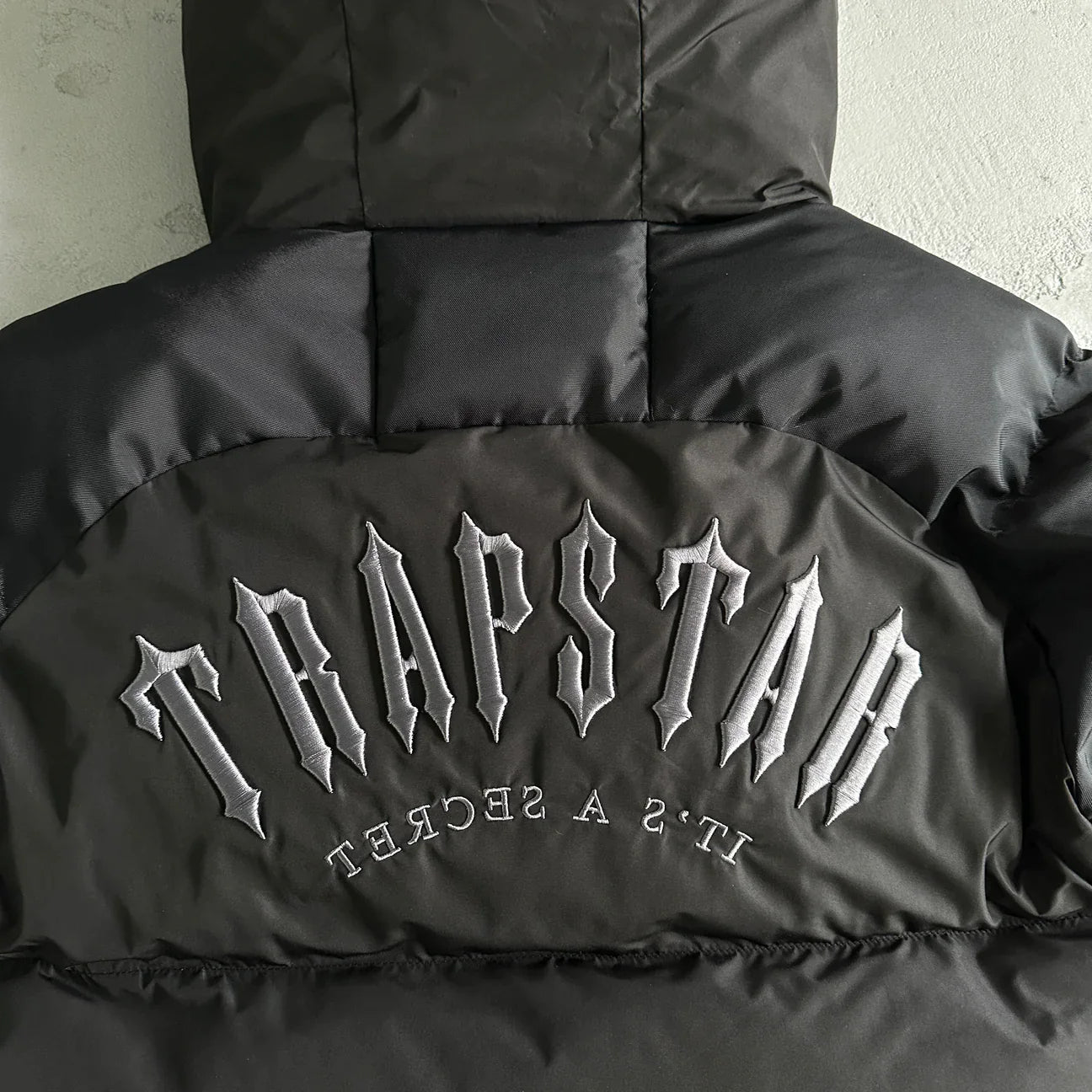 TRAPSTAR DECODED ARCH BLACK PUFFER