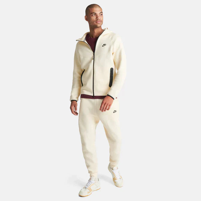 NIKE TECH FLEECE COCONUT MILK WINDRUNNER FULL ZIP