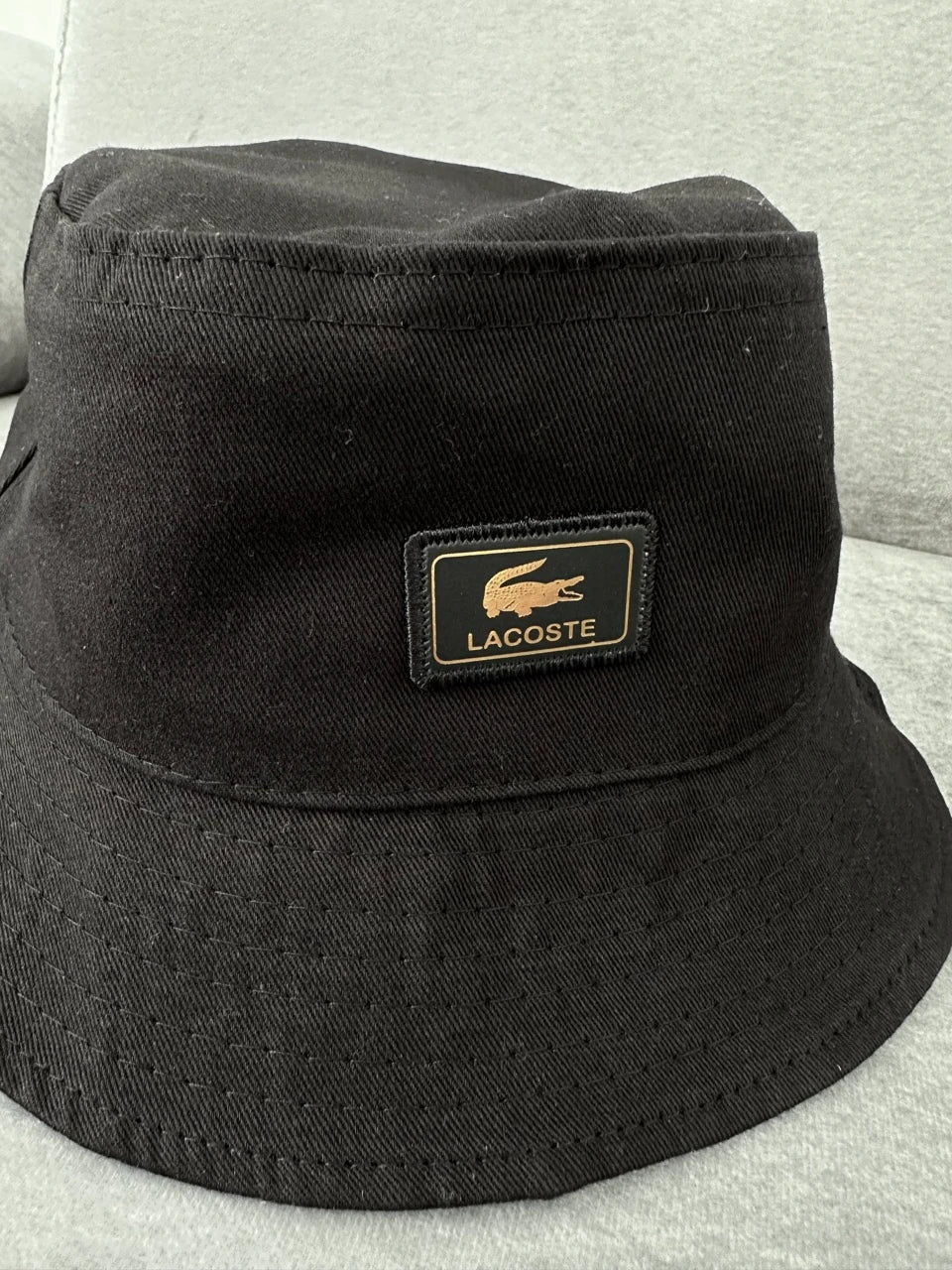 LACOSTE UNISEX BLACK HAT WITH PLATE