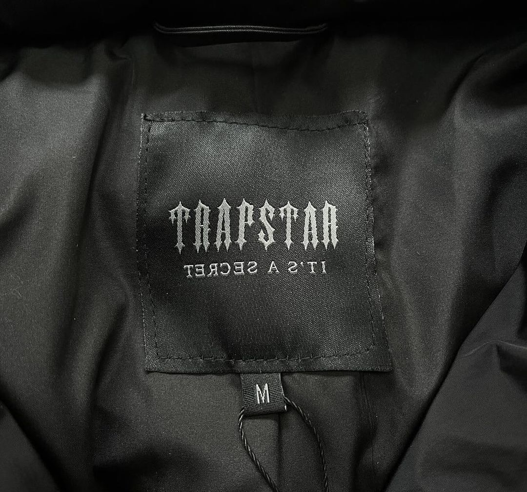 TRAPSTAR DETACHABLE HOODED PUFFER JACKET BLACK RED