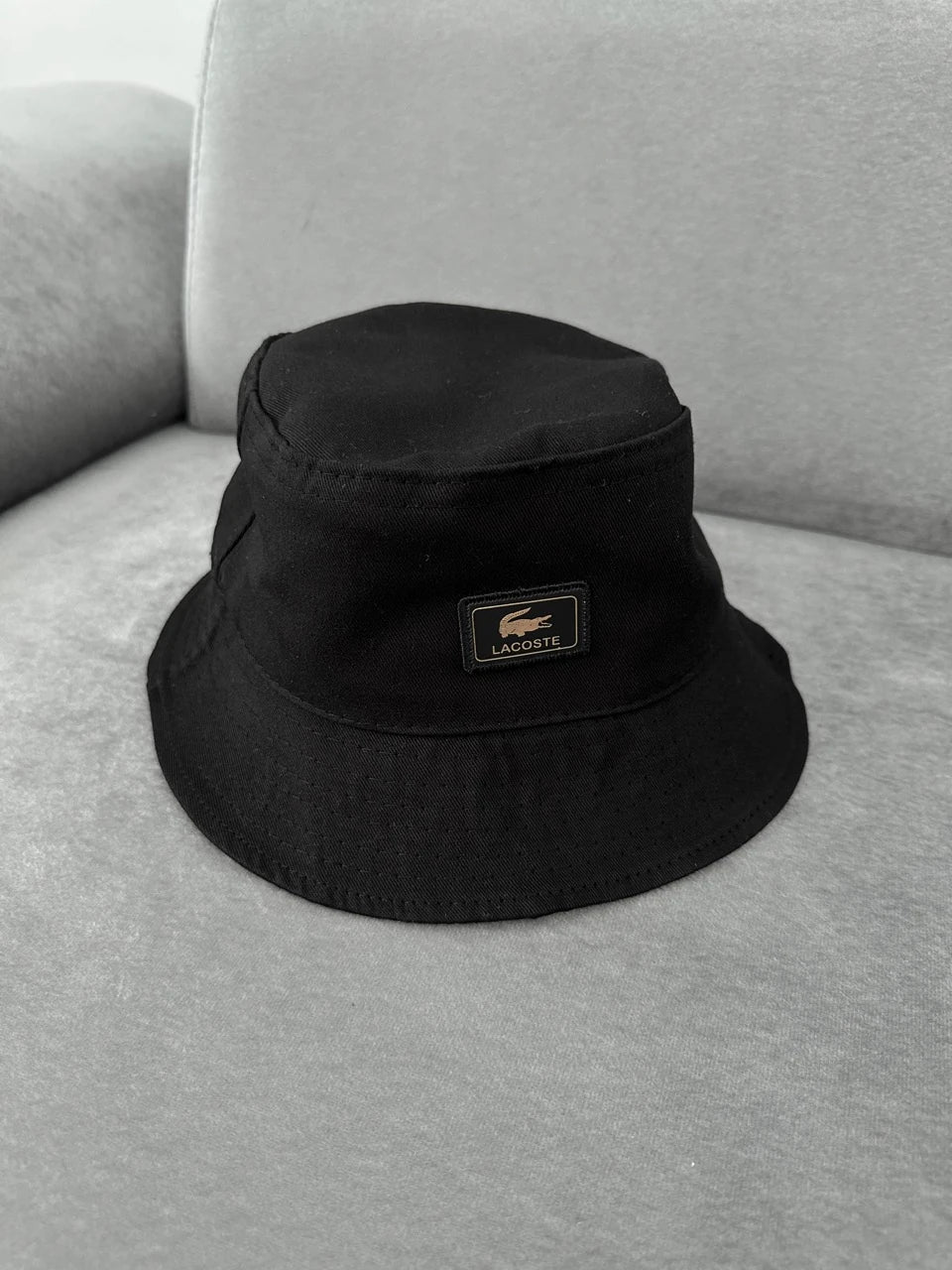 LACOSTE UNISEX BLACK HAT WITH PLATE