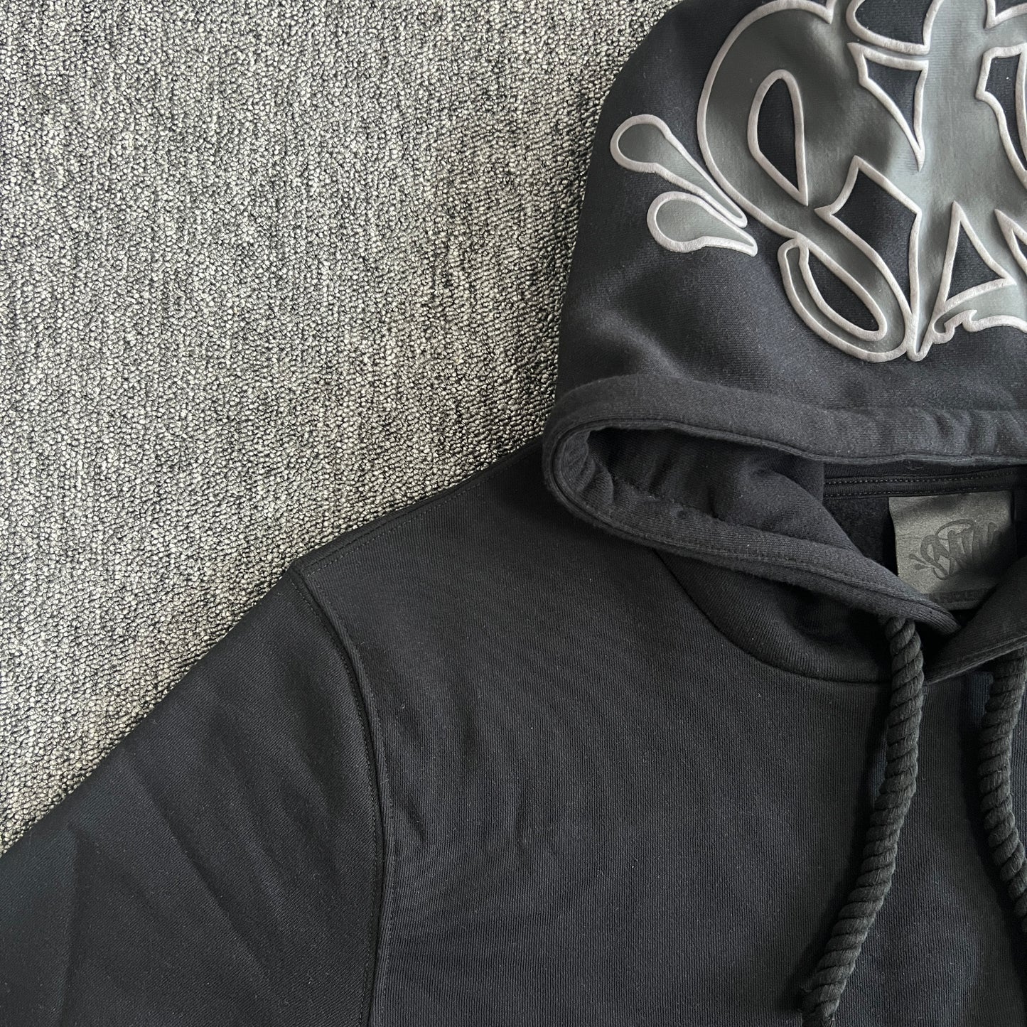 SYNAWORLD “SYNA LOGO” TRACKSUIT – BLACK