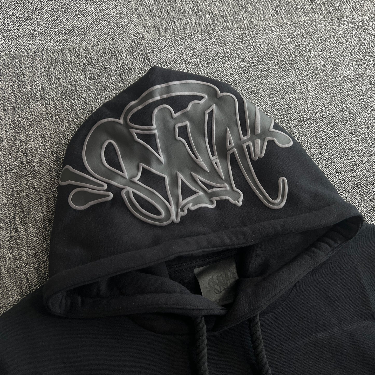 SYNAWORLD “SYNA LOGO” TRACKSUIT – BLACK